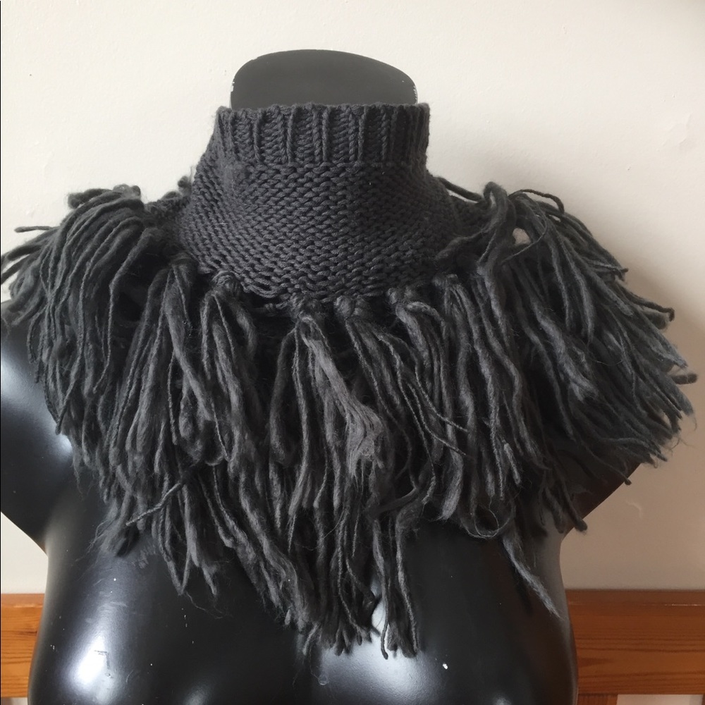 Neck Warming Fringes